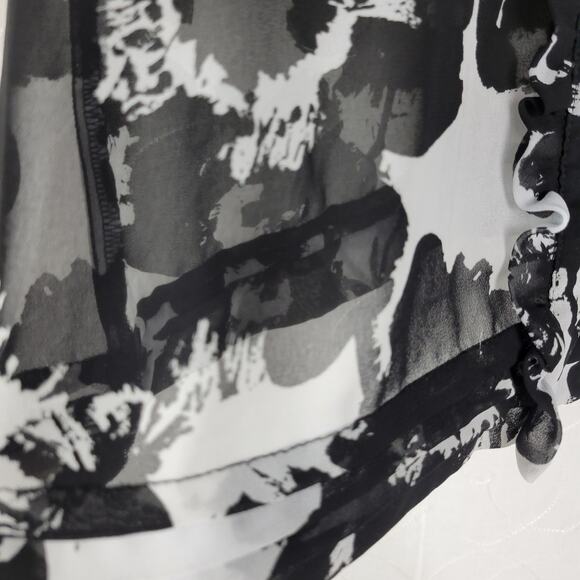 a.n.a Womens Blouse Size PM Black White Floral Sheer Button Front 3/4 Sleeve - Picture 4 of 12